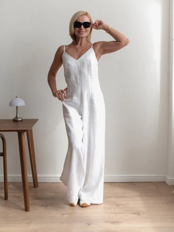 Комбинезон брючный цвет белый Комбинезон брючный цвет белый