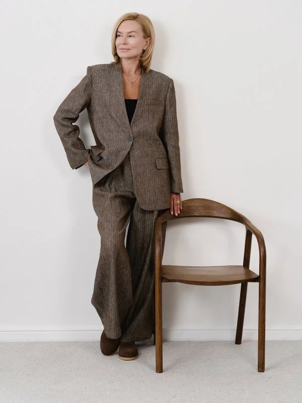 Пиджак без воротника цв.коричневый , рис. елочка