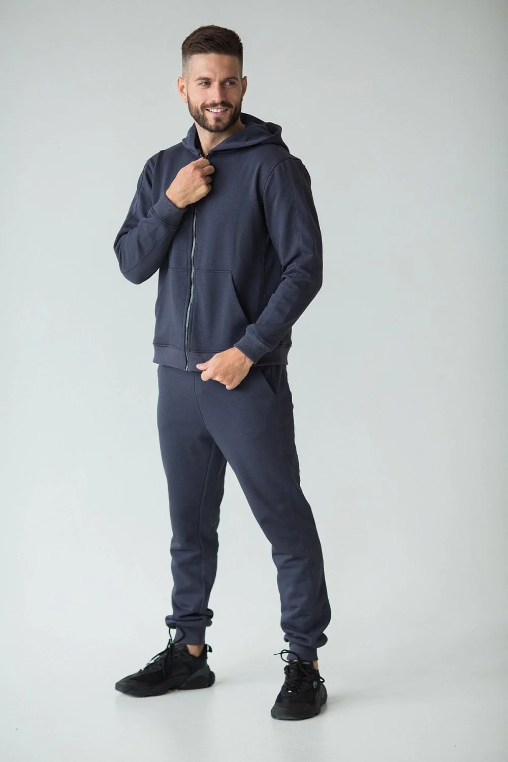 Костюм спортивный мужской на молнии цвет Графит Костюм спортивный мужской на молнии цвет Графит