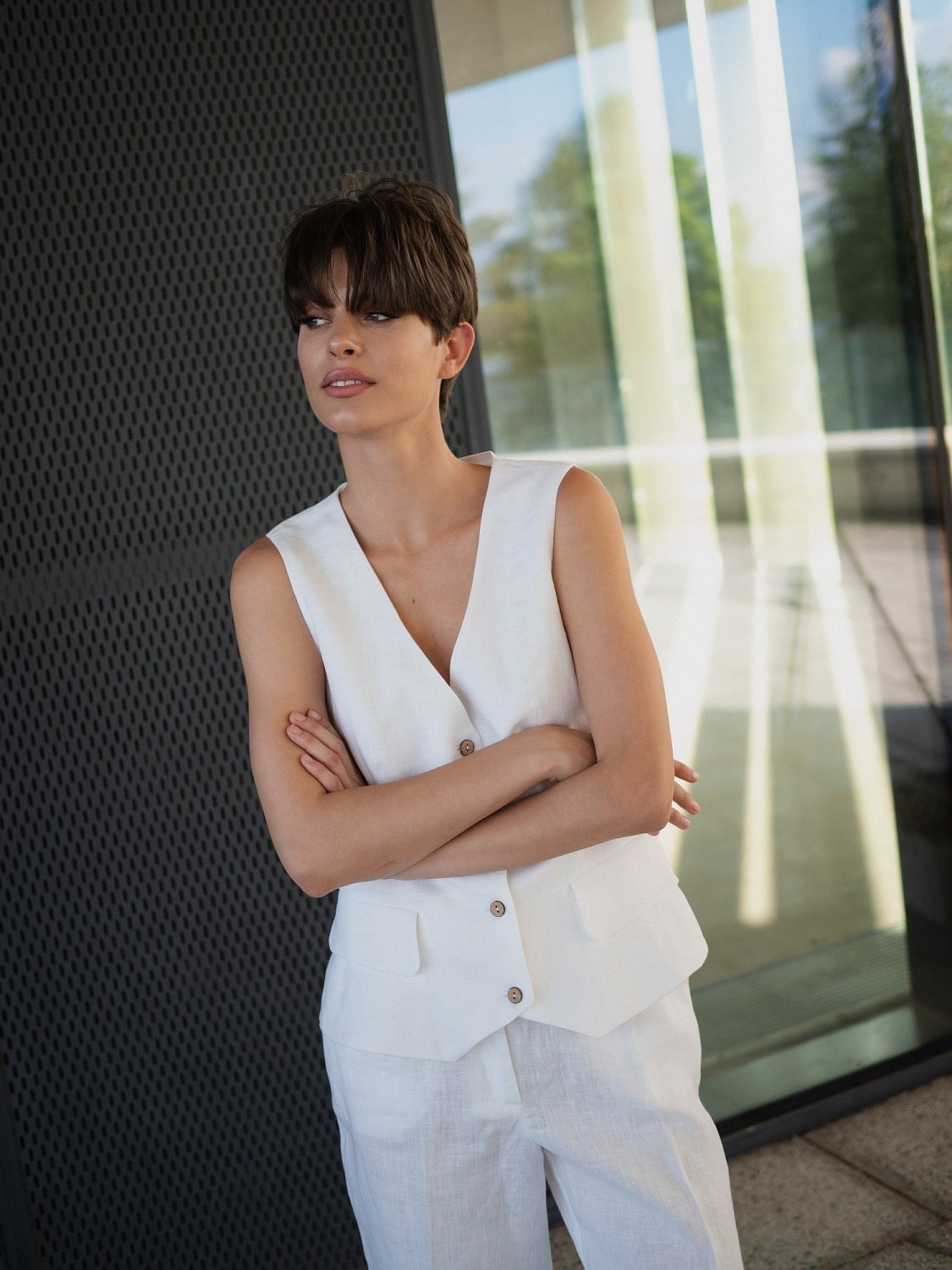 Жилет льняной цвет белый